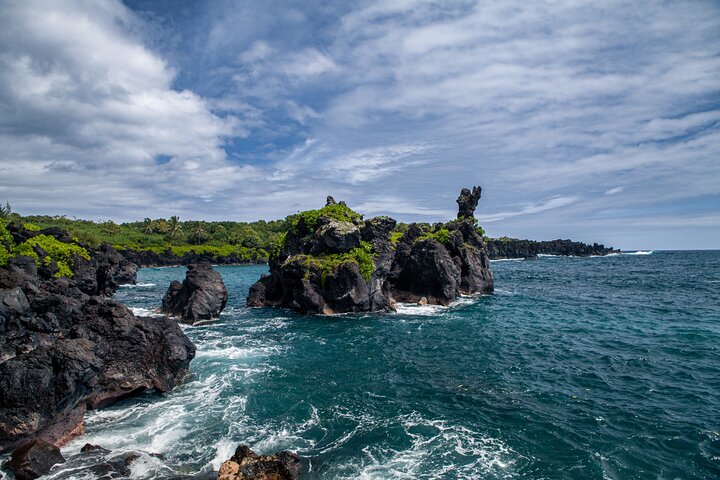 Malerische Road to Hana Tour auf Maui mit Wasserfällen, schwarzem Sandstrand und üppigem Regenwald, Foto 18 | wizardtrip