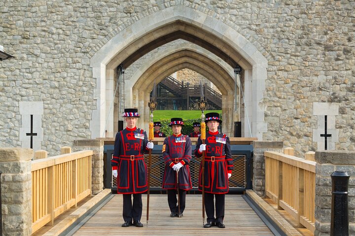 Visite VIP de la Tour de Londres et des Joyaux de la Couronne avec rencontre privée de Beefeater | wizardtrip