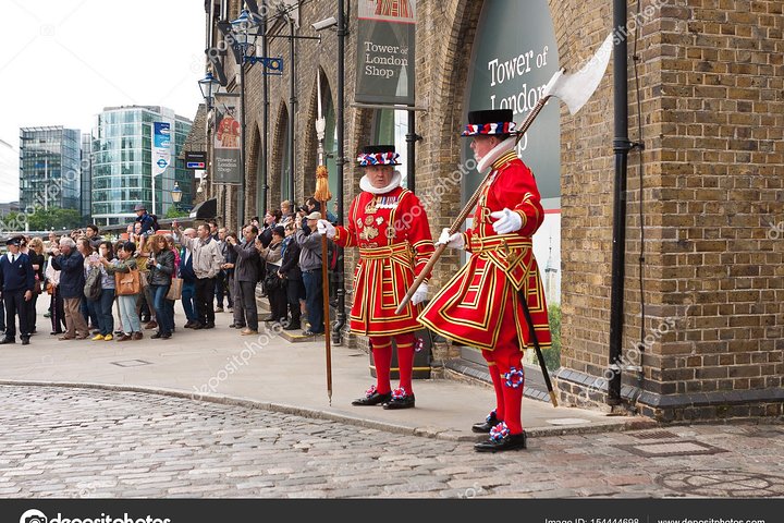 Early access tour of the Tower of London, Crown Jewels, and Tower Bridge in London, photo 8 | wizardtrip
