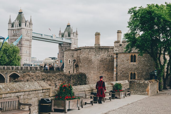 Early access tour of the Tower of London, Crown Jewels, and Tower Bridge in London, photo 9 | wizardtrip