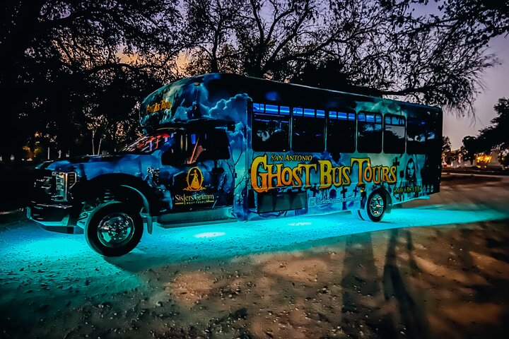 Figures fantomatiques et bâtiments historiques présentés lors du San Antonio Haunted Ghost Bus Tour, photo 10 | wizardtrip