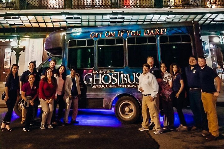 Figures fantomatiques et bâtiments historiques présentés lors du San Antonio Haunted Ghost Bus Tour, photo 15 | wizardtrip