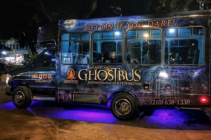 Figures fantomatiques et bâtiments historiques présentés lors du San Antonio Haunted Ghost Bus Tour, photo 16 | wizardtrip