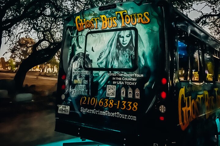Figures fantomatiques et bâtiments historiques présentés lors du San Antonio Haunted Ghost Bus Tour, photo 17 | wizardtrip