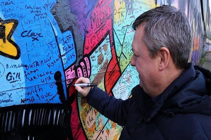 Belfast Political Taxi Tour: Wandmalereien und Friedensmauer | wizardtrip