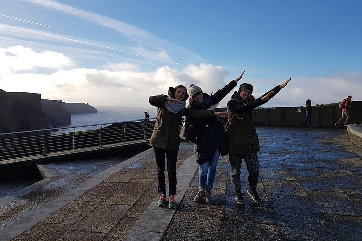 Tagestour zu den Cliffs of Moher und dem Burren von Galway, Irland, mit dramatischer Küstenlandschaft, Foto 15 | wizardtrip