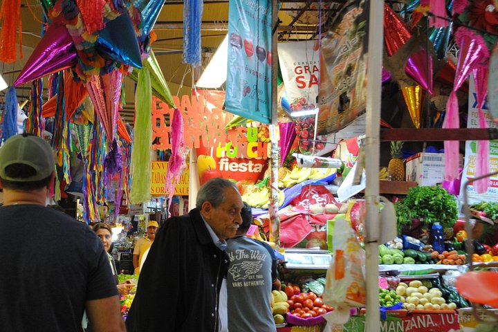 Cykeltur genom Frida Kahlos Coyoacán-kvarter i Mexico City, inklusive marknader och churros, foto 13 | wizardtrip
