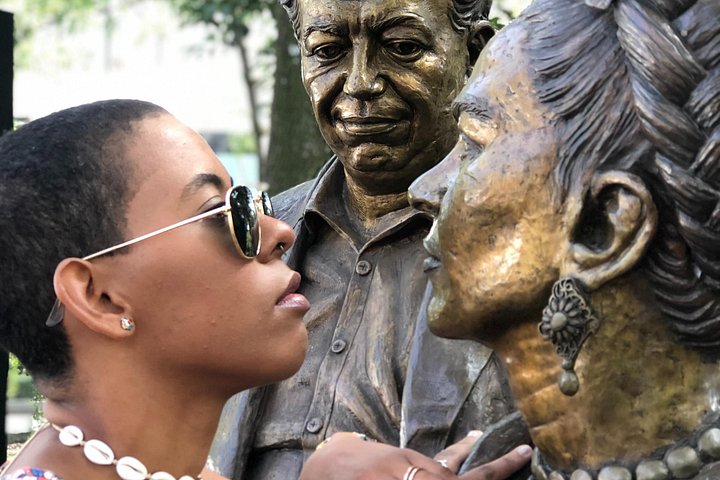 Guidet tur gjennom Frida Kahlos nabolag i Coyoacán, Mexico by, inkludert markedsbesøk og museumsbillett, foto 11 | wizardtrip