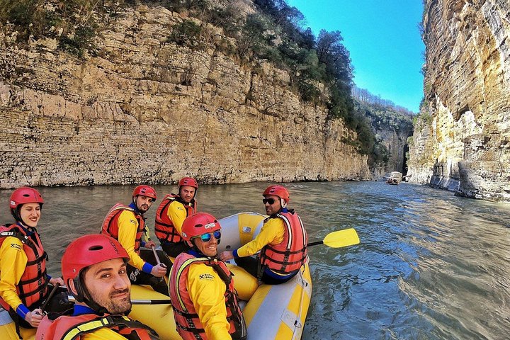 Avventura di rafting e river tubing negli scenografici canyon di Osumi, Albania, foto 10 | wizardtrip