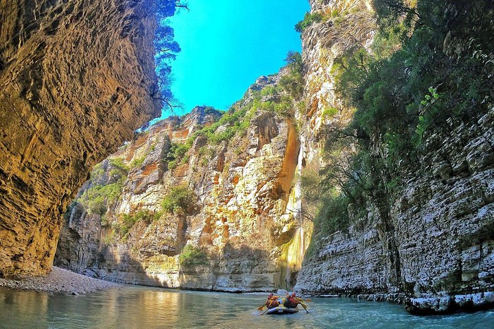 Avventura di rafting e river tubing negli scenografici canyon di Osumi, Albania, foto 11 | wizardtrip