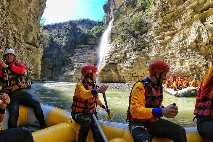 Avventura di rafting e river tubing negli scenografici canyon di Osumi, Albania, foto 13 | wizardtrip