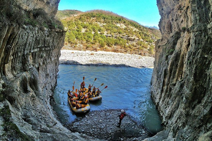 Avventura di rafting e river tubing negli scenografici canyon di Osumi, Albania, foto 15 | wizardtrip