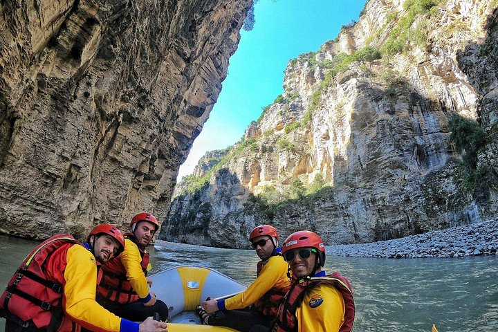 Avventura di rafting e river tubing negli scenografici canyon di Osumi, Albania, foto 16 | wizardtrip