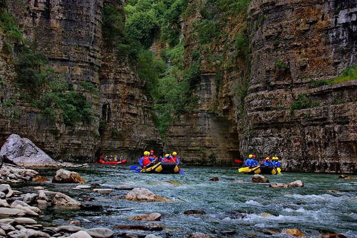 Avventura di rafting e river tubing negli scenografici canyon di Osumi, Albania, foto 22 | wizardtrip