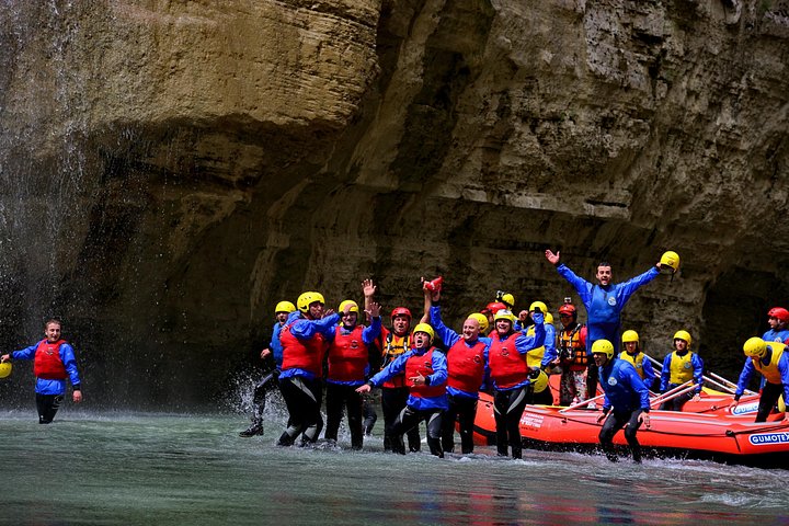 Avventura di rafting e river tubing negli scenografici canyon di Osumi, Albania, foto 23 | wizardtrip