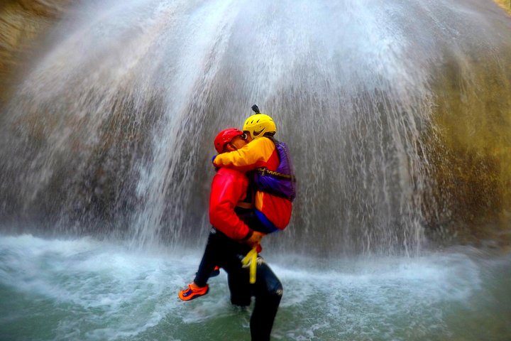 Avventura di rafting e river tubing negli scenografici canyon di Osumi, Albania, foto 25 | wizardtrip