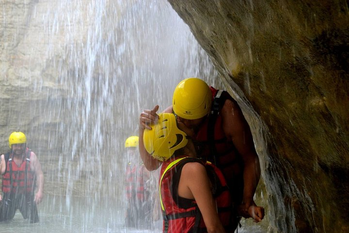 Avventura di rafting e river tubing negli scenografici canyon di Osumi, Albania, foto 26 | wizardtrip