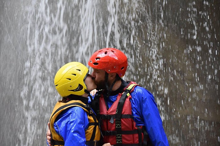 Avventura di rafting e river tubing negli scenografici canyon di Osumi, Albania, foto 27 | wizardtrip