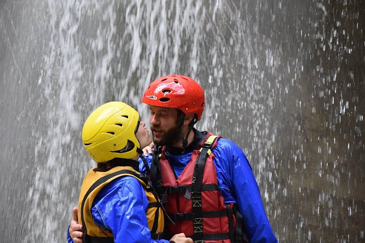Avventura di rafting e river tubing negli scenografici canyon di Osumi, Albania, foto 29 | wizardtrip