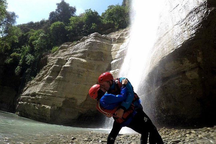 Avventura di rafting e river tubing negli scenografici canyon di Osumi, Albania, foto 30 | wizardtrip