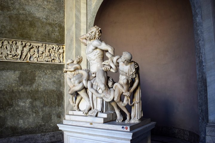 Privat guidad tur av Roms ikoniska landmärken inklusive Colosseum och Vatikanen, foto 21 | wizardtrip