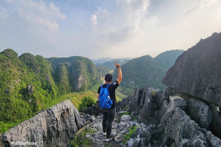 Balade pittoresque en bateau à travers des paysages karstiques et des rizières à Ninh Binh, Vietnam, photo 22 | wizardtrip