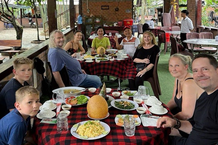 Explore o vibrante Delta do Mekong com seus mercados flutuantes, paisagens exuberantes e encontros culturais, foto 20 | wizardtrip