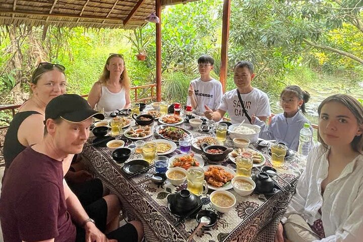 Explore o vibrante Delta do Mekong com seus mercados flutuantes, paisagens exuberantes e encontros culturais, foto 26 | wizardtrip