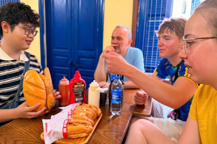 Um tour guiado de comida de rua pelo vibrante Bairro Antigo de Hanói, Vietname, foto 10 | wizardtrip