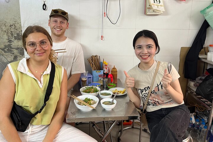 Um tour guiado de comida de rua pelo vibrante Bairro Antigo de Hanói, Vietname, foto 14 | wizardtrip