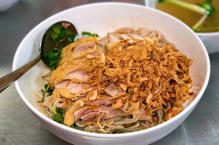 A guided street food tour in Hanoi, Vietnam, featuring local dishes and markets, photo 15 | wizardtrip