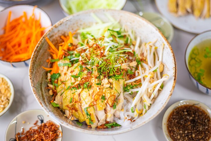 A guided street food tour in Hanoi, Vietnam, featuring local dishes and markets, photo 16 | wizardtrip