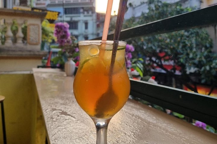 Hanoi street food tour featuring local dishes, train street, and cultural exploration, photo 7 | wizardtrip