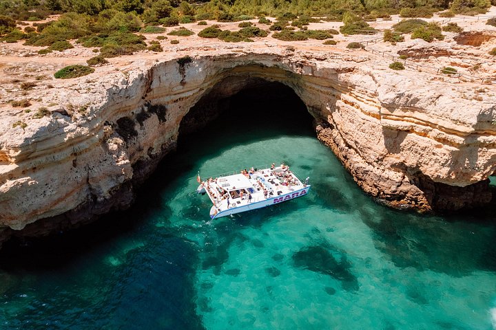 Katamaranfahrt entlang der Algarveküste, Besuch der Benagil-Höhlen von Albufeira aus, Foto 7 | wizardtrip