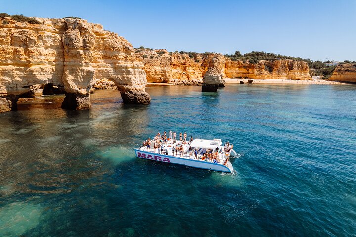 Katamaranfahrt entlang der Algarveküste, Besuch der Benagil-Höhlen von Albufeira aus, Foto 9 | wizardtrip