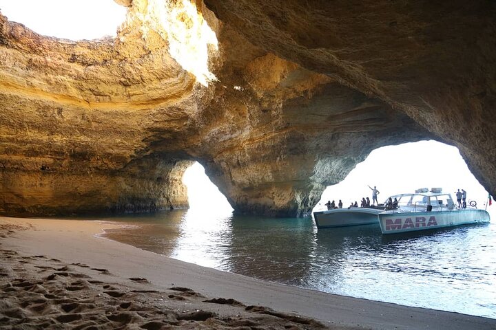 Katamaranfahrt entlang der Algarveküste, Besuch der Benagil-Höhlen von Albufeira aus, Foto 10 | wizardtrip