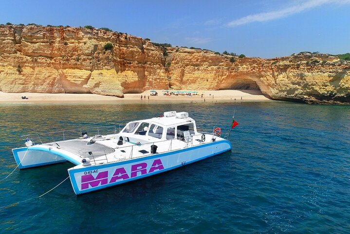 Katamaranfahrt entlang der Algarveküste, Besuch der Benagil-Höhlen von Albufeira aus, Foto 11 | wizardtrip