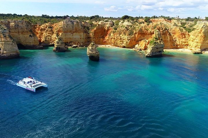 Katamaranfahrt entlang der Algarveküste, Besuch der Benagil-Höhlen von Albufeira aus, Foto 12 | wizardtrip