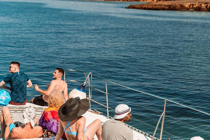 Katamaranfahrt entlang der Algarveküste, Besuch der Benagil-Höhlen von Albufeira aus, Foto 13 | wizardtrip