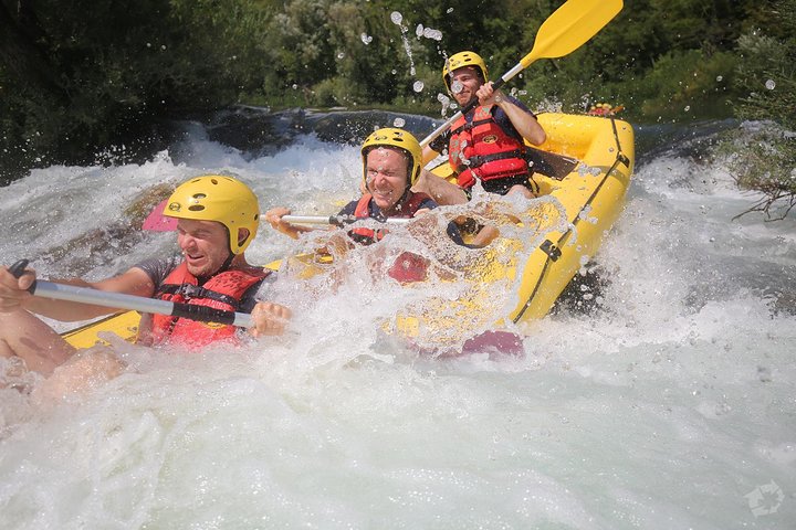 Riverrafting-eventyr på den smaragdgrønne Cetina-flod nær Split, Kroatien, foto 6 | wizardtrip