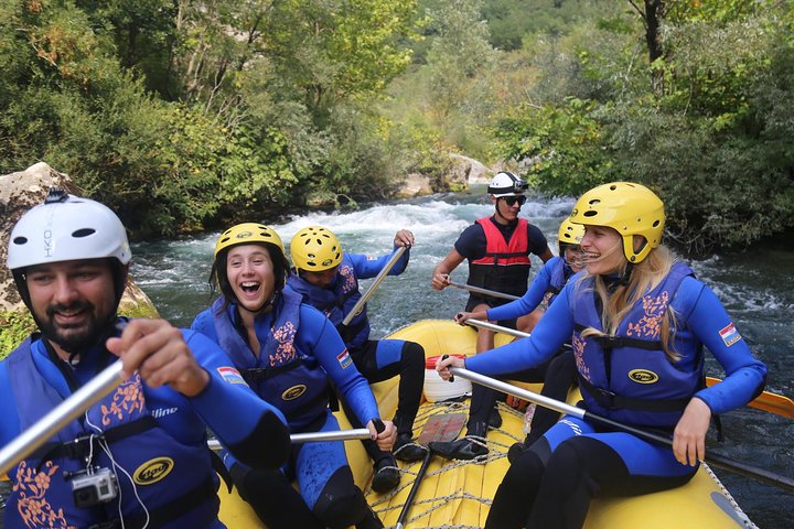 Riverrafting-eventyr på den smaragdgrønne Cetina-flod nær Split, Kroatien, foto 7 | wizardtrip