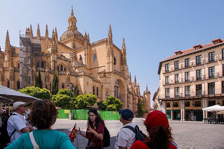 Dagtocht vanuit Madrid naar Ávila en Segovia, met middeleeuwse muren, Romeinse aquaducten en historische kastelen, foto 6 | wizardtrip
