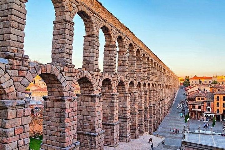 Dagtocht vanuit Madrid naar Ávila en Segovia, met middeleeuwse muren, Romeinse aquaducten en historische kastelen, foto 10 | wizardtrip