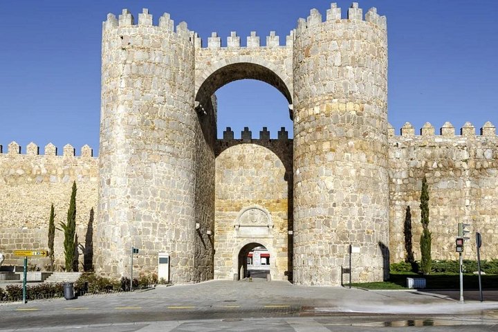 Dagtocht vanuit Madrid naar Ávila en Segovia, met middeleeuwse muren, Romeinse aquaducten en historische kastelen, foto 12 | wizardtrip