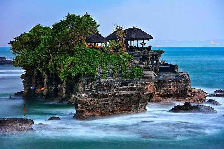 Tanah Lot en Noord-Bali Tour: Schilderachtige Reis | wizardtrip