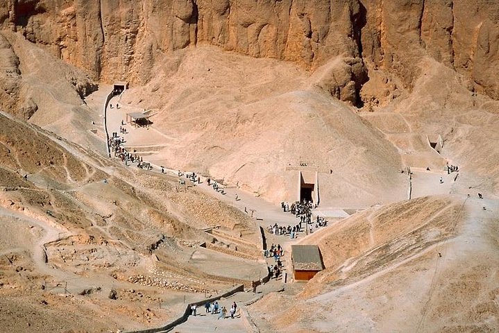 Excursion d'une journée à Louxor : Vallée des Rois, des Reines et Temples d'Hatchepsout | wizardtrip