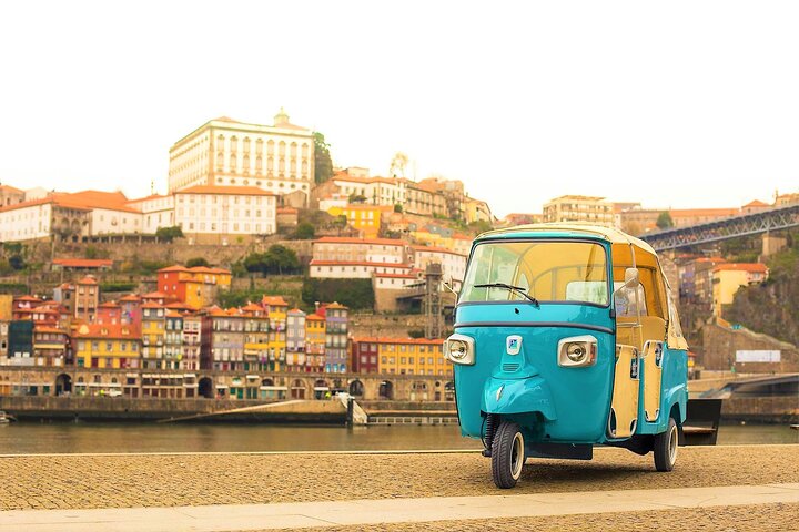 Porto Tuk Tuk Tour: Historisch Centrum & Douro Rivier | wizardtrip