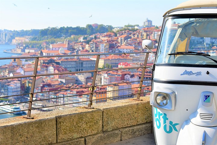 Tuk Tuk tour of Porto's historical center and Douro River, photo 10 | wizardtrip