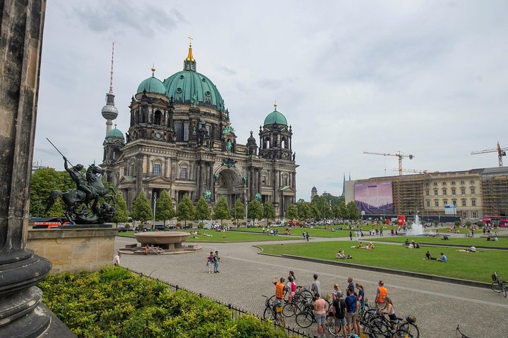 En guidet cykeltur, der udforsker Berlins berømte vartegn og historiske steder, foto 6 | wizardtrip