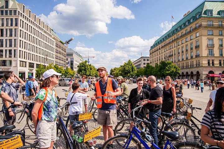 En guidet cykeltur, der udforsker Berlins berømte vartegn og historiske steder, foto 11 | wizardtrip